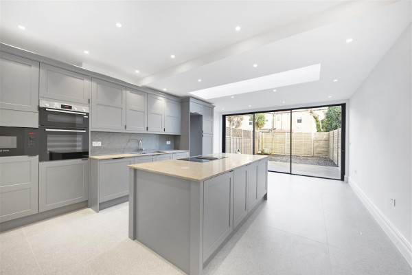 Sandringham Avenue