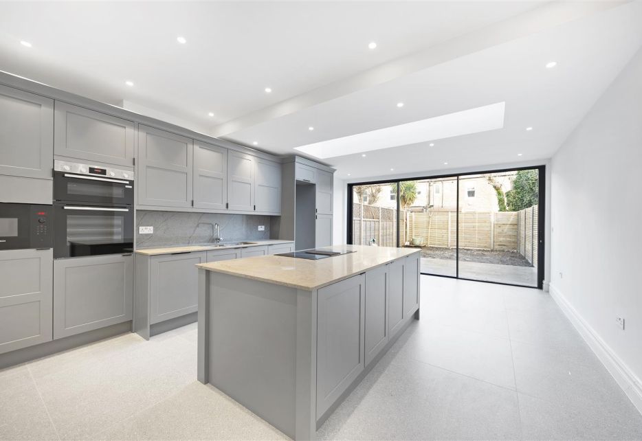 Sandringham Avenue, Wimbledon Chase, SW20