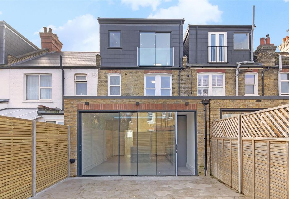 Sandringham Avenue, Wimbledon Chase, SW20