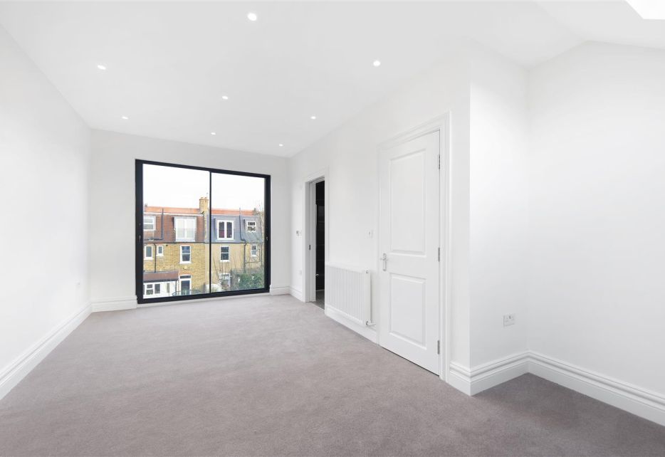 Sandringham Avenue, Wimbledon Chase, SW20