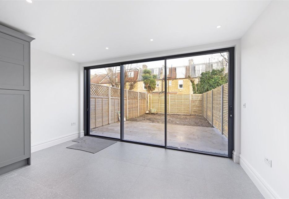Sandringham Avenue, Wimbledon Chase, SW20