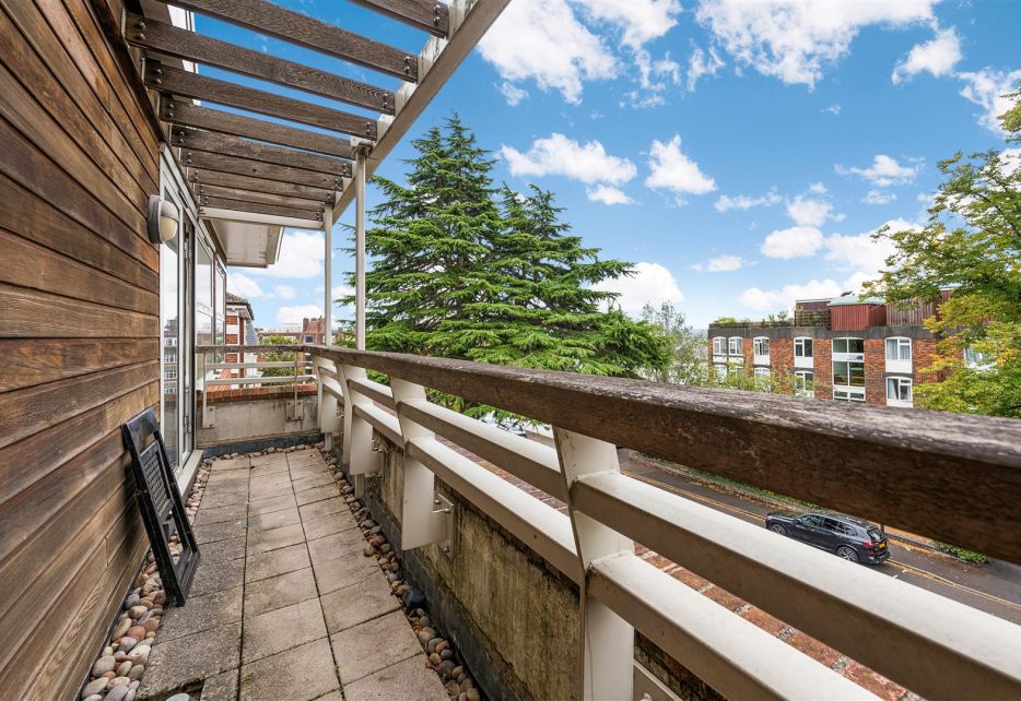 Grosvenor Hill, Wimbledon, SW19