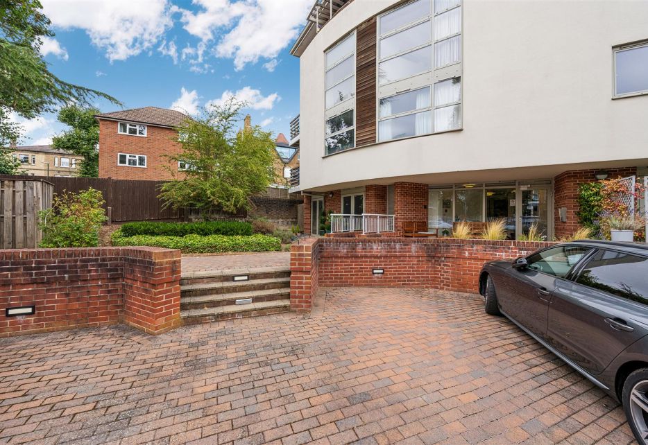 Grosvenor Hill, Wimbledon, SW19