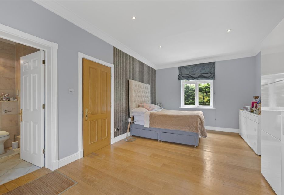 Bathgate Road, Wimbledon, SW19