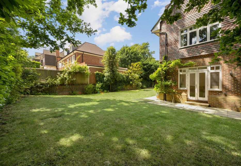 Bathgate Road, Wimbledon, SW19