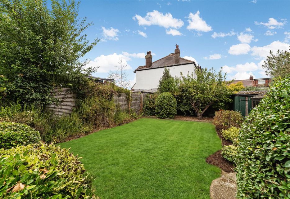 Cannon Hill Lane, Raynes Park, SW20