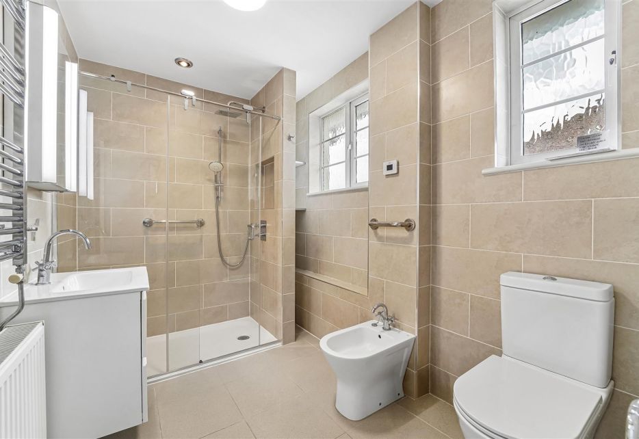 Cannon Hill Lane, Raynes Park, SW20
