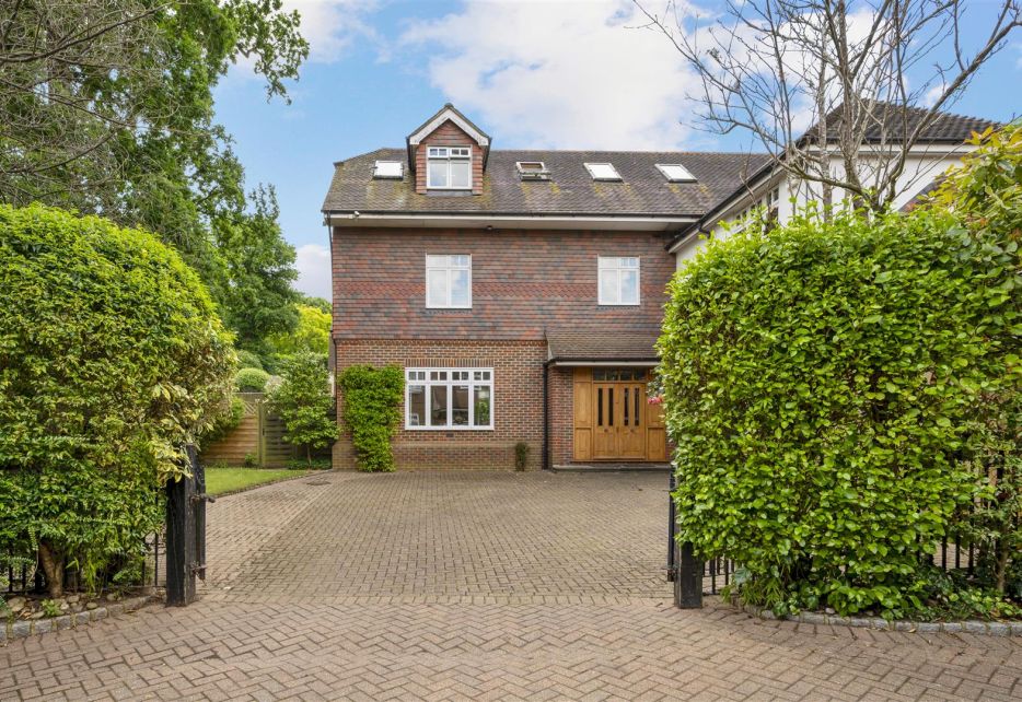 Bathgate Road, Wimbledon, SW19