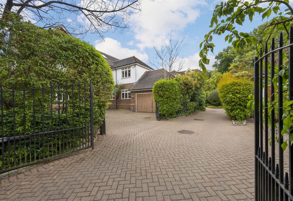 Bathgate Road, Wimbledon, SW19