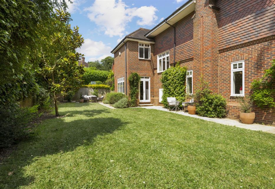Bathgate Road, Wimbledon, SW19