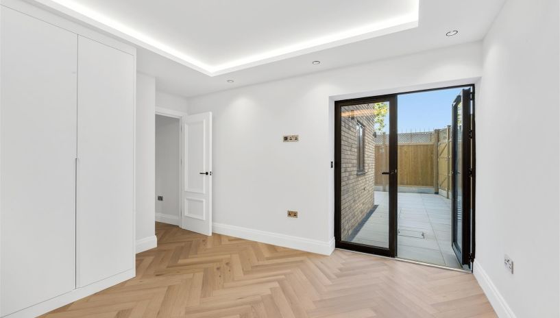 Hazelwood Avenue, Morden