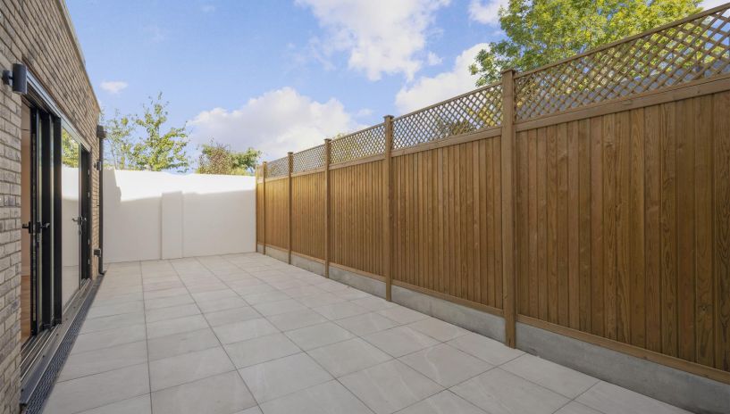 Hazelwood Avenue, Morden