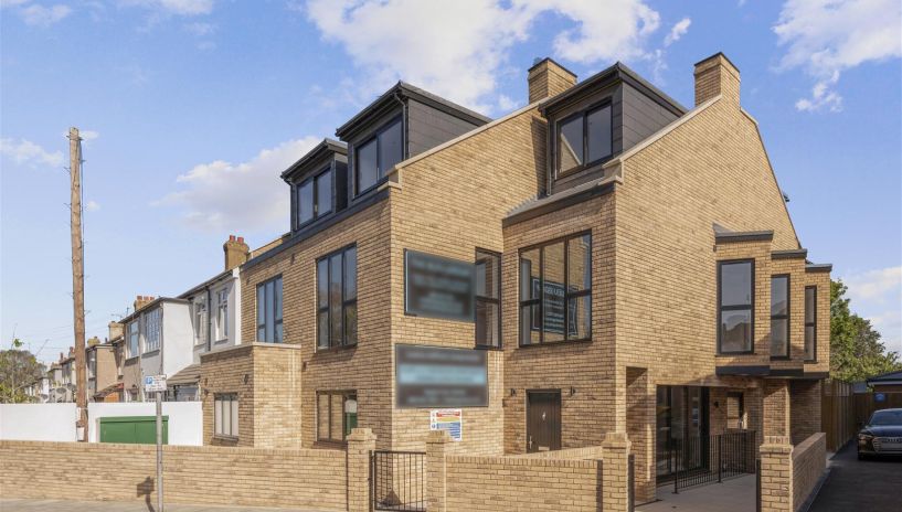Hazelwood Avenue, Morden