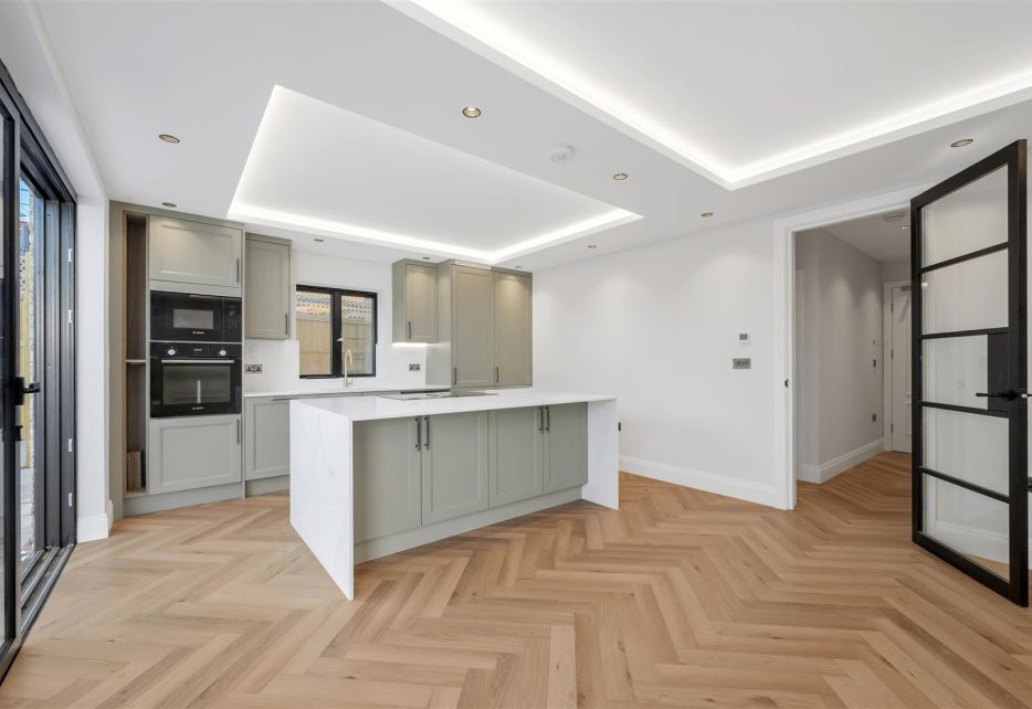 Hazelwood Avenue, Morden