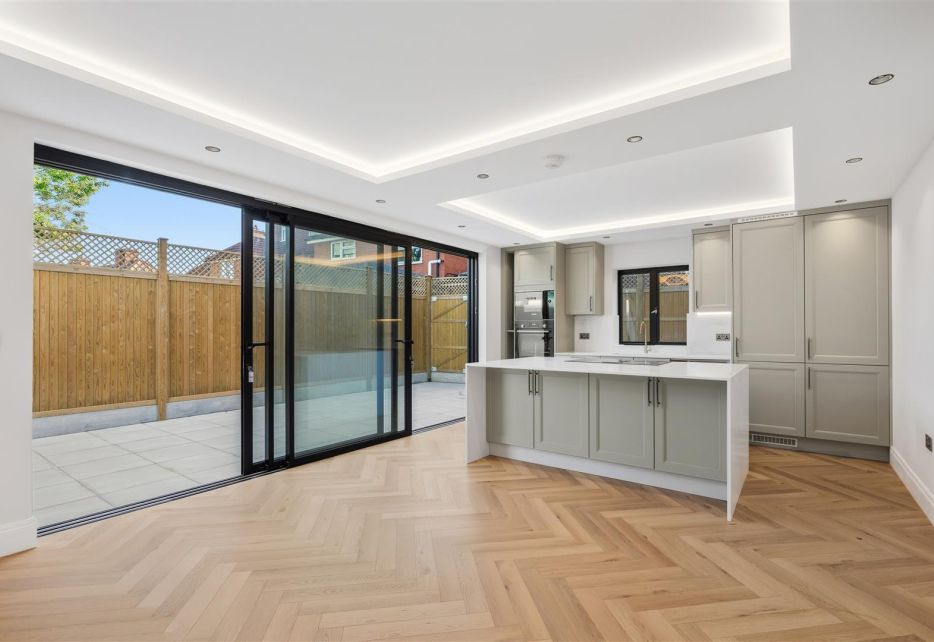 Hazelwood Avenue, Morden