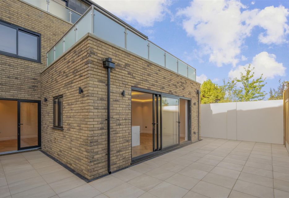 Hazelwood Avenue, Morden