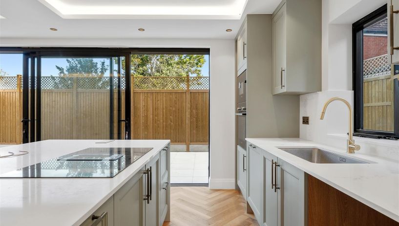 Hazelwood Avenue, Morden
