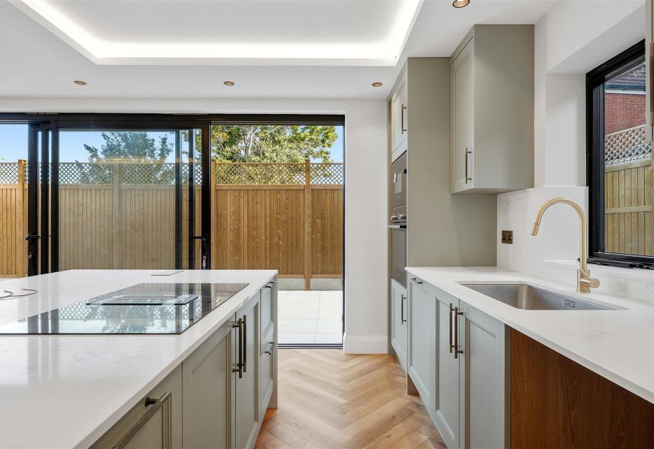 Hazelwood Avenue, Morden