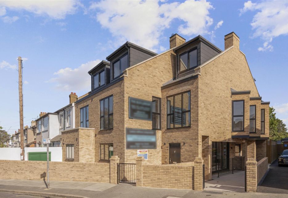 Hazelwood Avenue, Morden