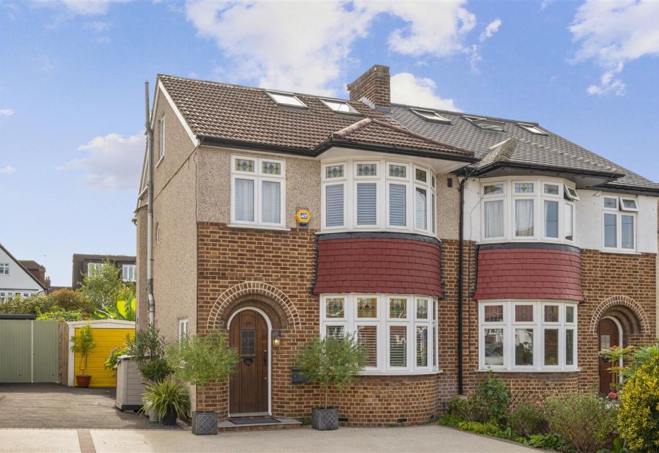 Linkway, Raynes Park, SW20