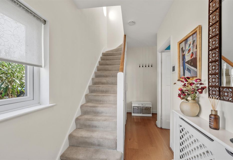 Linkway, Raynes Park, SW20