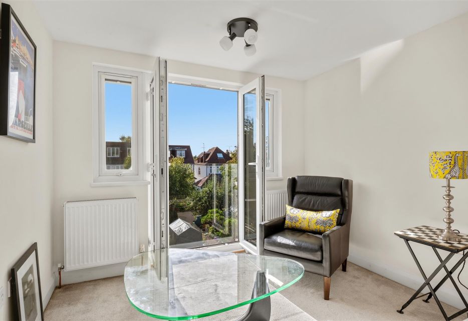 Linkway, Raynes Park, SW20