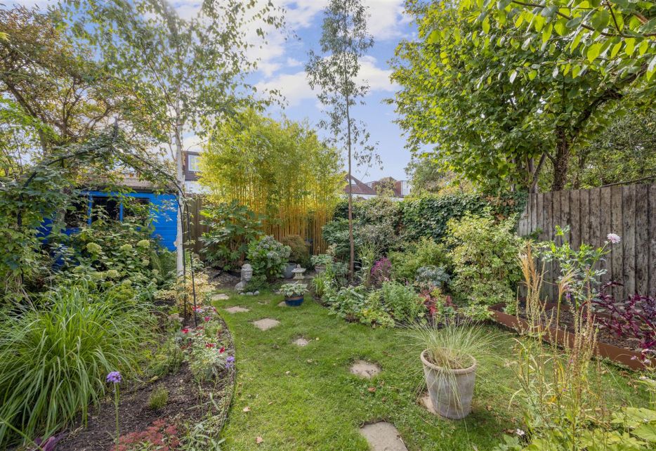 Linkway, Raynes Park, SW20