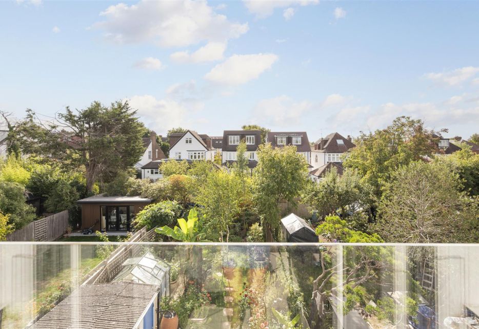 Linkway, Raynes Park, SW20