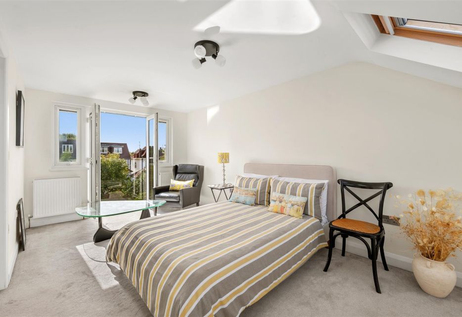 Linkway, Raynes Park, SW20