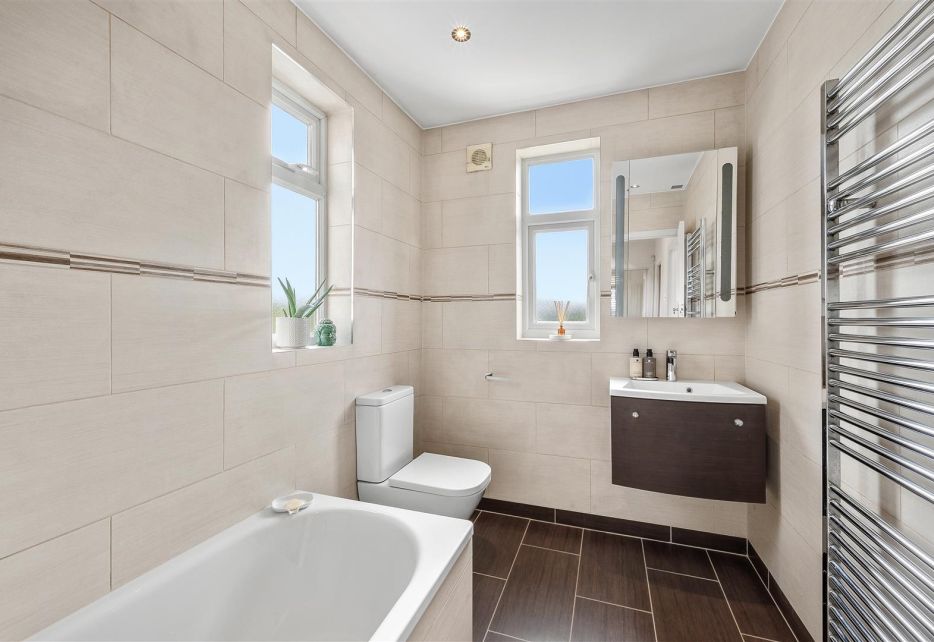 Linkway, Raynes Park, SW20