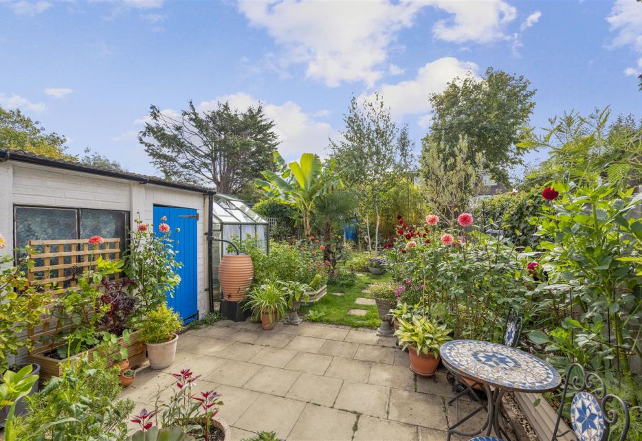 Linkway, Raynes Park, SW20