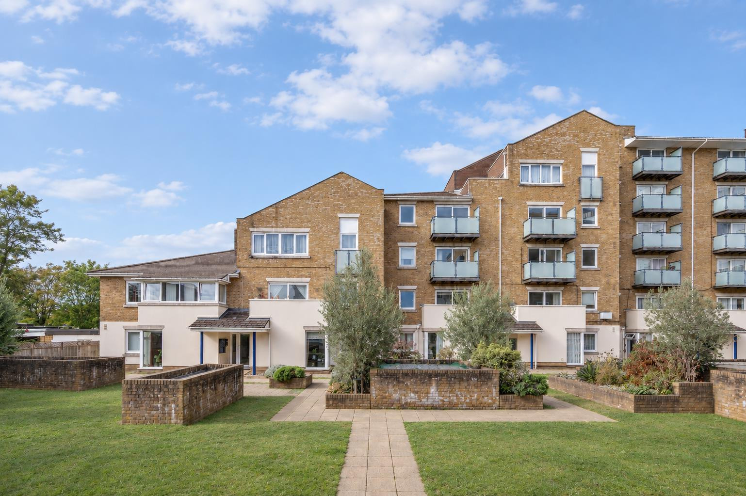 Hartfield Crescent | 34980907