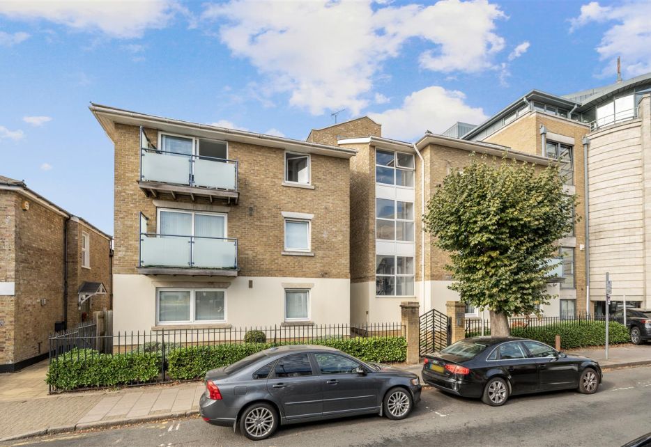 Hartfield Crescent, London
